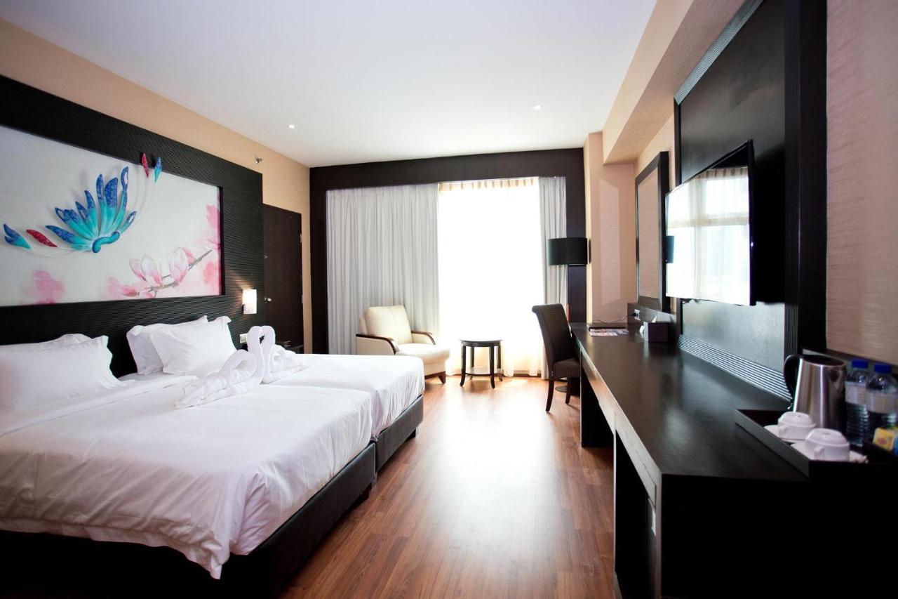 Vouk Hotel Suites, Penang George Town Exterior foto